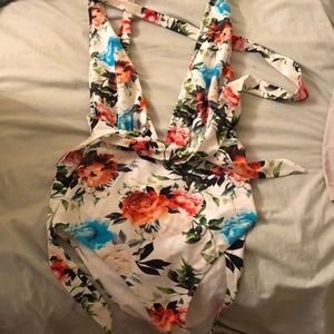 NWT Halter Cupshe 1 piece